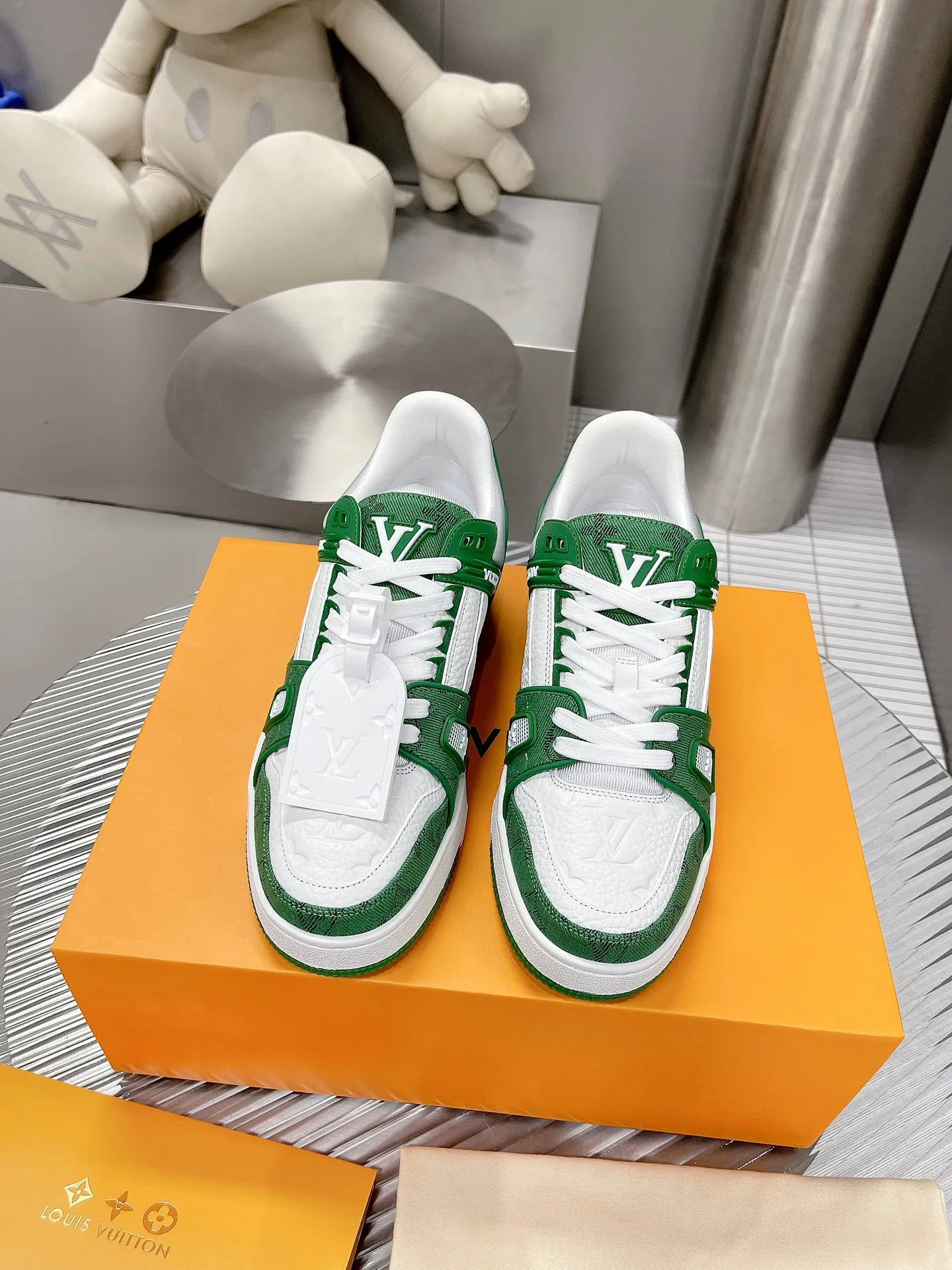 👟👟Ex-factory price 840👟👟The highest version on the Internet⚠️Feel free to compare! 2021🔥New model, purchase quality LV~Louis Vuitton by Virgin Abloh’s best-looking sneakers, Donkey Brand strongly recommends new products, official website limited edition retro basketball sneakers! Both high and low tops cost money to purchase 1:1 accurate replicas of the originals. The details are invincible, full of sincerity, imported custom-made original cowhide, the original package method is the same, the details are 100% restored, and the private model customized the original one-piece T👟👟factory price U outsole, which is different from other brands. Without the original version, this effect cannot be achieved! 35-45 (46 is custom-made and non-refundable) Some colors are available in women’s styles